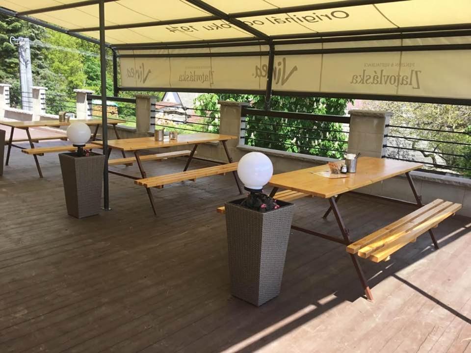 Penzion A Restaurace Zlatovlaska U Zamku Cervena Lhota Jizna Exterior photo