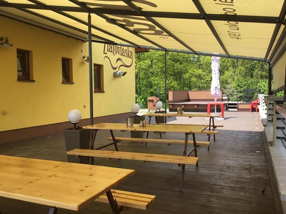 Penzion A Restaurace Zlatovlaska U Zamku Cervena Lhota Jizna Exterior photo