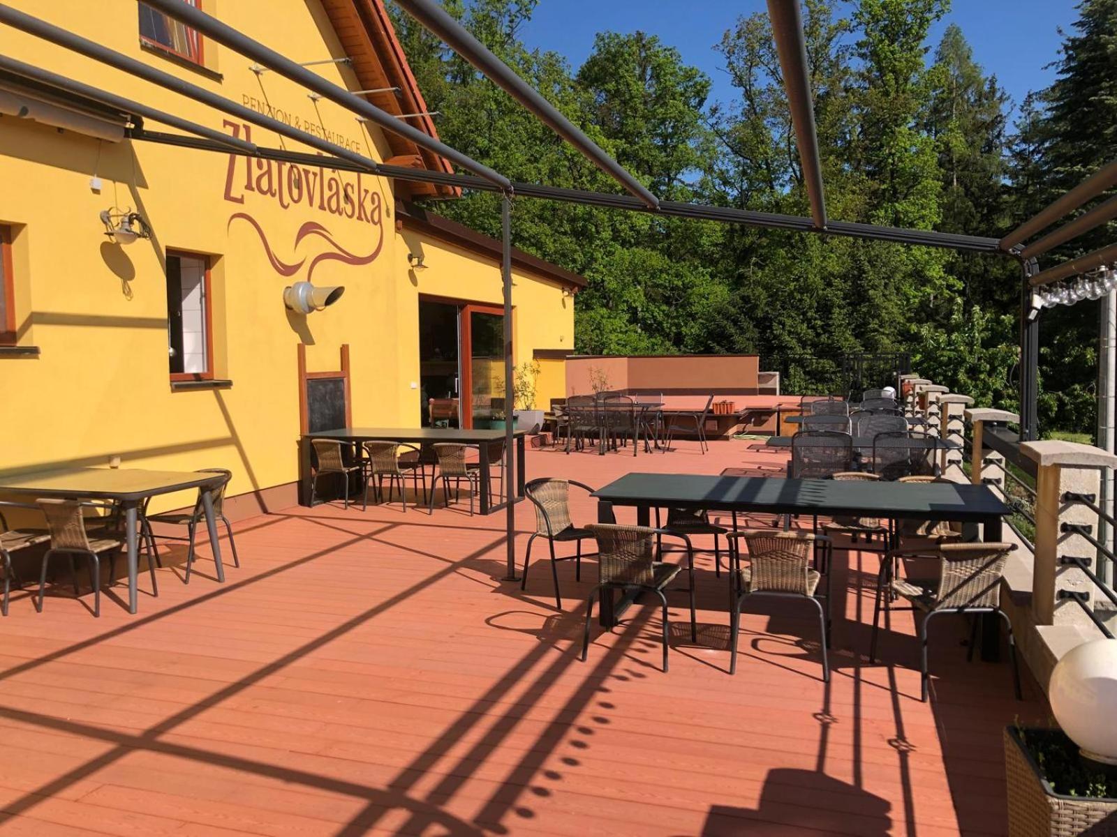 Penzion A Restaurace Zlatovlaska U Zamku Cervena Lhota Jizna Exterior photo